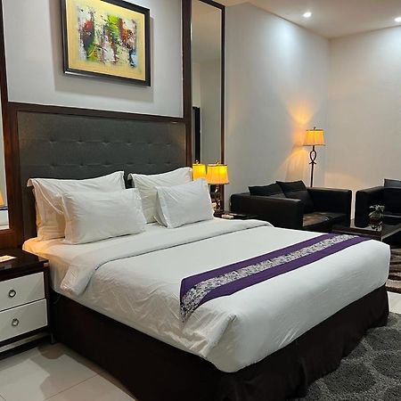 Ayla City Hotel Sorong Extérieur photo