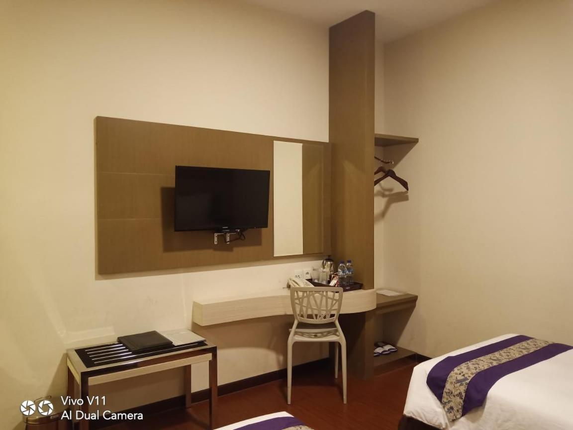 Ayla City Hotel Sorong Extérieur photo