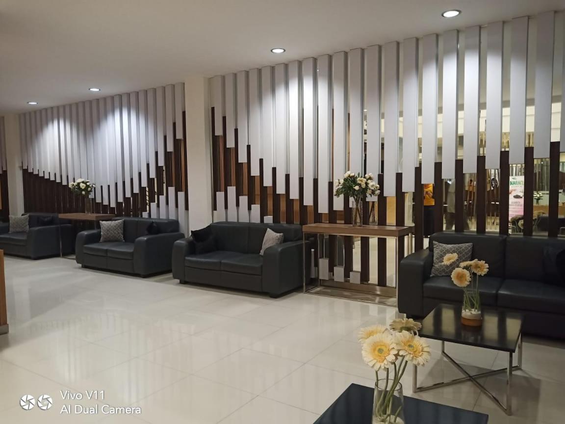 Ayla City Hotel Sorong Extérieur photo