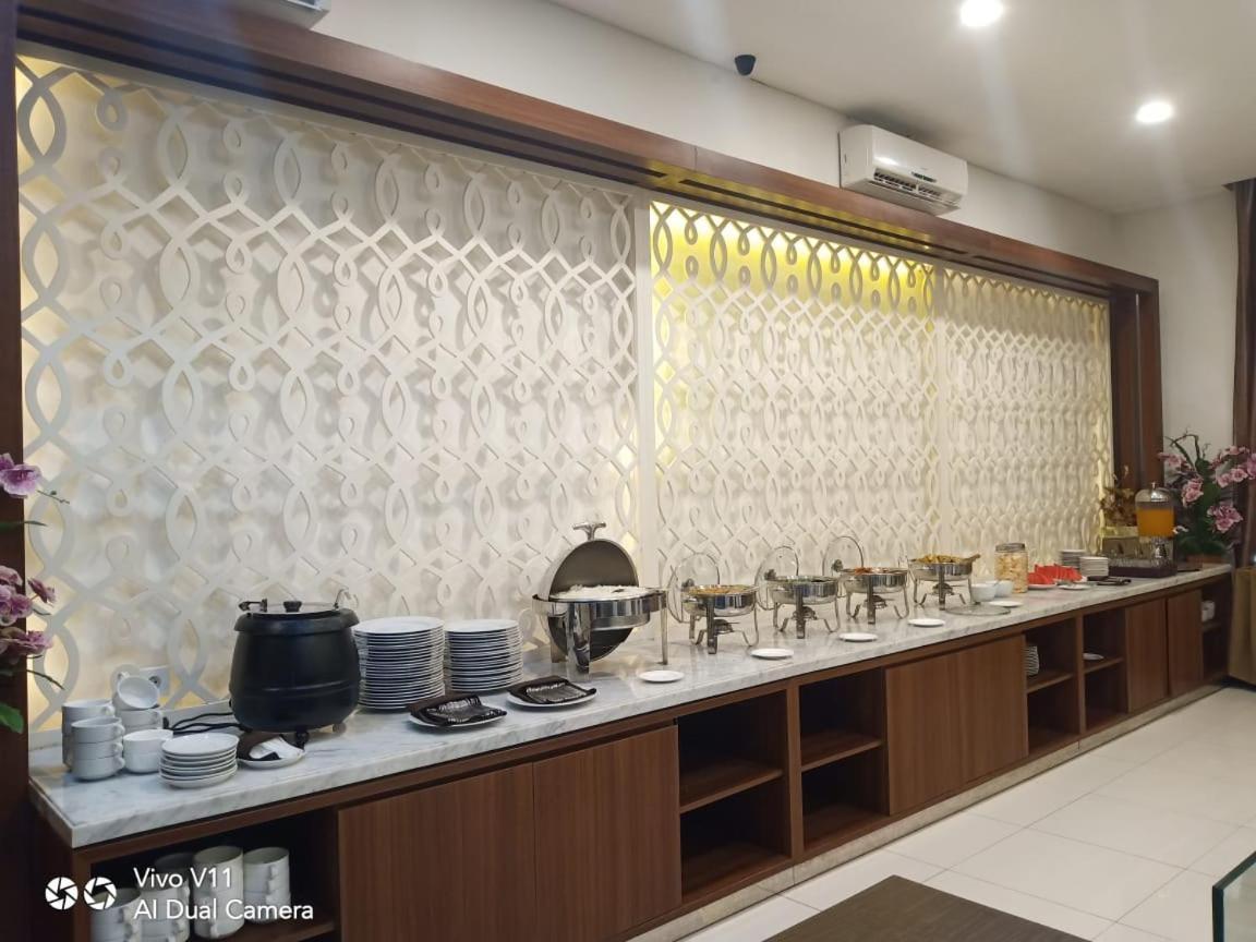Ayla City Hotel Sorong Extérieur photo