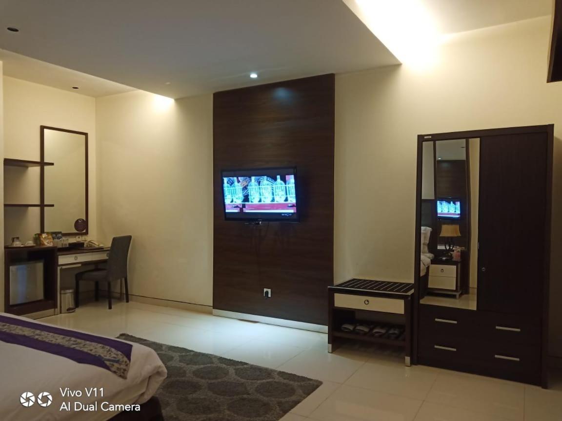 Ayla City Hotel Sorong Extérieur photo