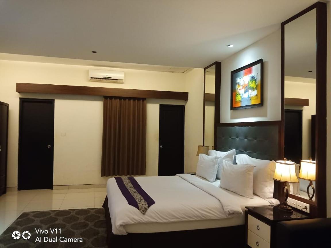 Ayla City Hotel Sorong Extérieur photo