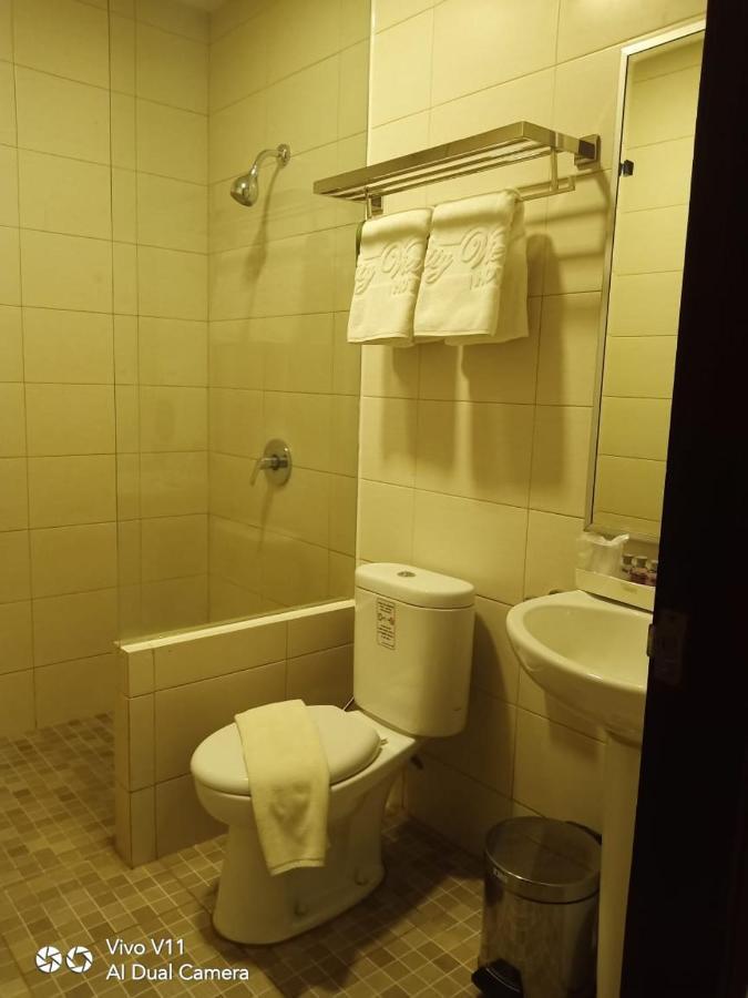 Ayla City Hotel Sorong Extérieur photo