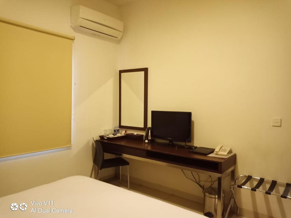 Ayla City Hotel Sorong Extérieur photo