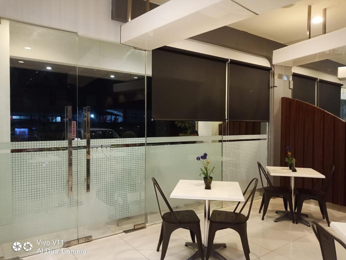 Ayla City Hotel Sorong Extérieur photo