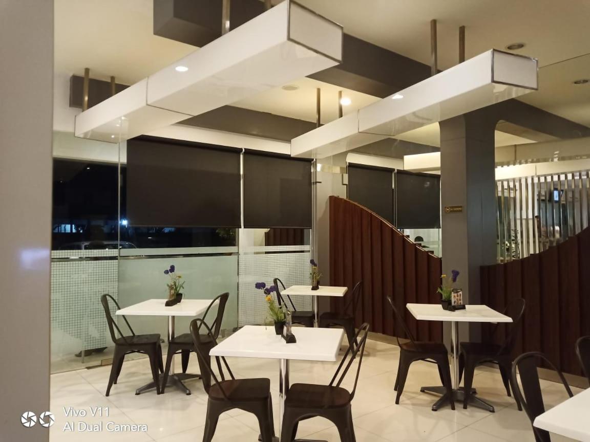 Ayla City Hotel Sorong Extérieur photo