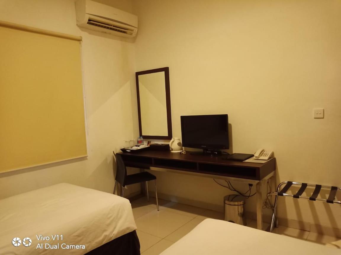 Ayla City Hotel Sorong Extérieur photo