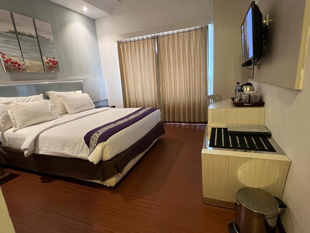 Ayla City Hotel Sorong Extérieur photo