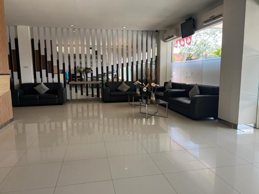 Ayla City Hotel Sorong Extérieur photo