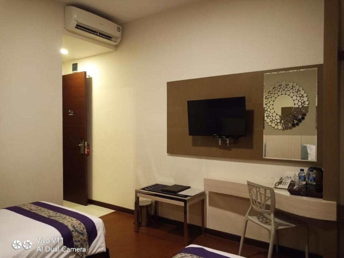 Ayla City Hotel Sorong Extérieur photo