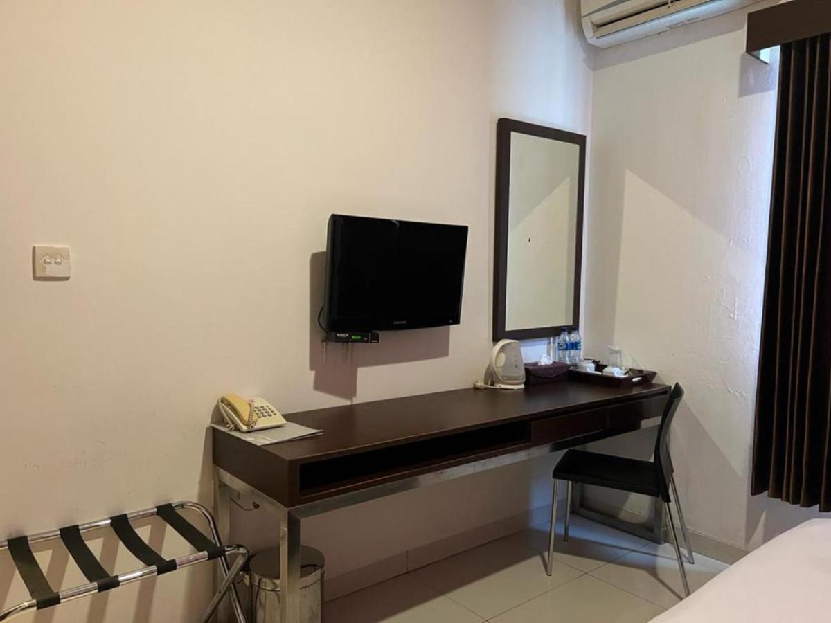 Ayla City Hotel Sorong Extérieur photo