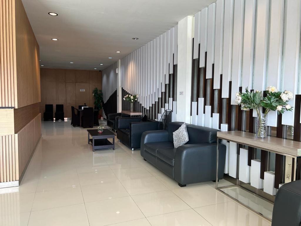 Ayla City Hotel Sorong Extérieur photo